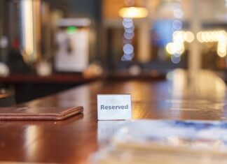 Czy w nazwie firmy musi być imię i nazwisko?